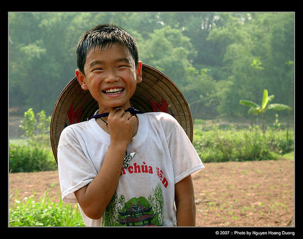Niño vietnamita sonriendo